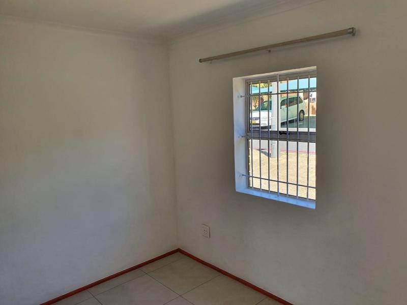 To Let 2 Bedroom Property for Rent in Oakglen Western Cape